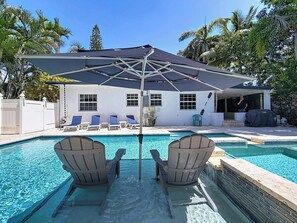 A heated pool - Spacious Oasis -Heated Pool, Hot Tub & Near Beach (Hollywood)
