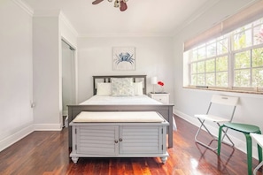4 chambres, fer et planche à repasser, lit parapluie, Wi-Fi gratuit