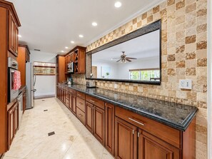 Fully Equipped Kitchen - Spacious Oasis -Heated Pool, Hot Tub & Near Beach (Hollywood)