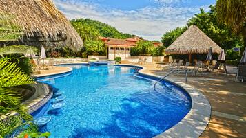 Condo, Plusieurs lits (Los Suenos Resort Colina 8E) | Piscine | Piscine extérieure