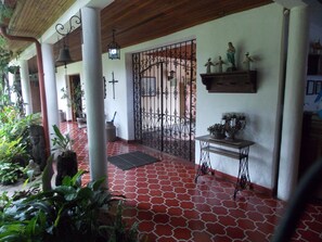 Interior entrance - Hotel Casa Duranta (Cobán)