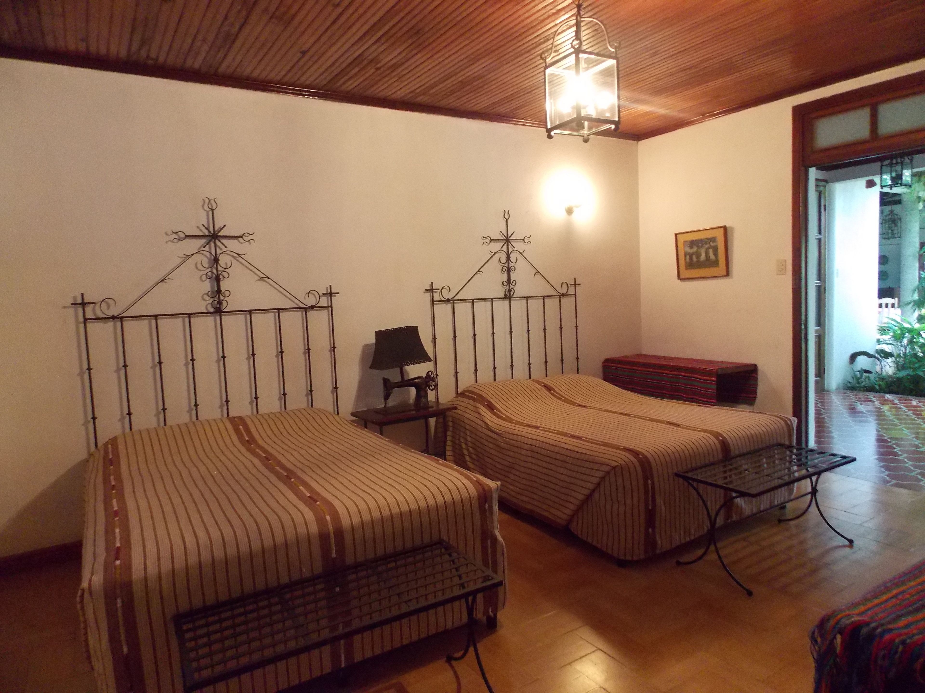 Dobbeltrom, 2 queensize-senger, tilgjengelighetstilpasset, ikke-røyk | Skrivebord, wi-fi (inkludert) og sengetøy