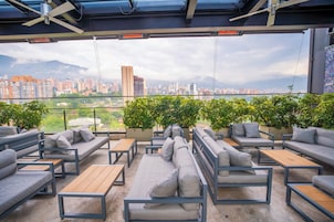 Bar junto a la piscina