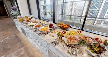 Desayuno a la carta todos los días (con cargo)