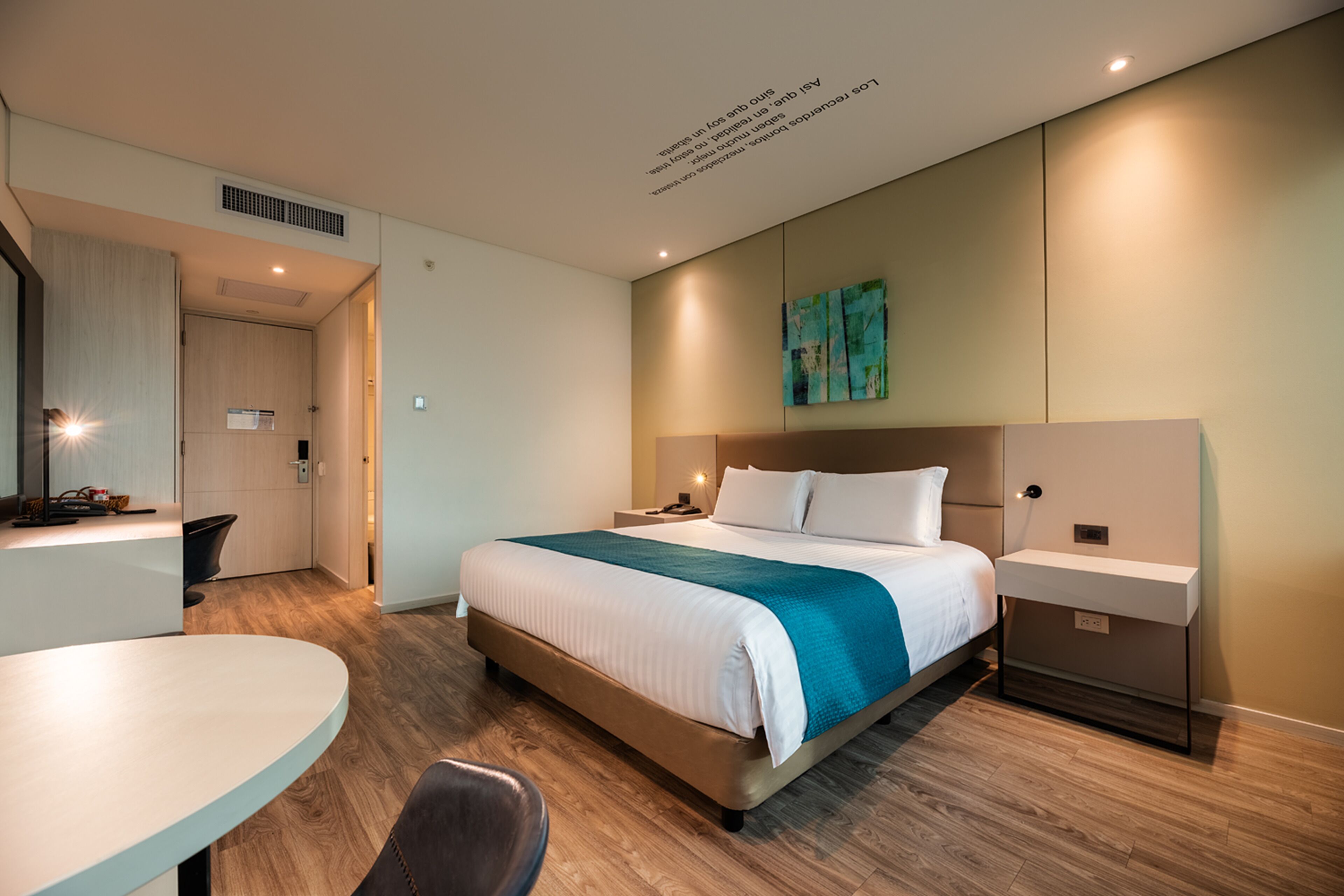 standard room, 1 king bed | premium bedding, in-room safe, desk, blackout curtains