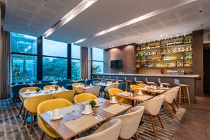 Restaurant - Estelar Square (Medellín)