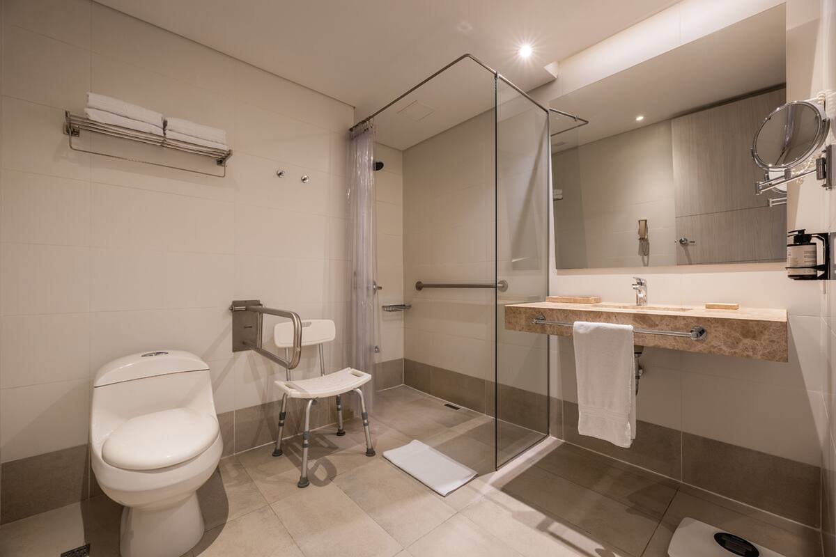 standard room, 1 king bed | bathroom | shower, rainfall showerhead, free toiletries, towels