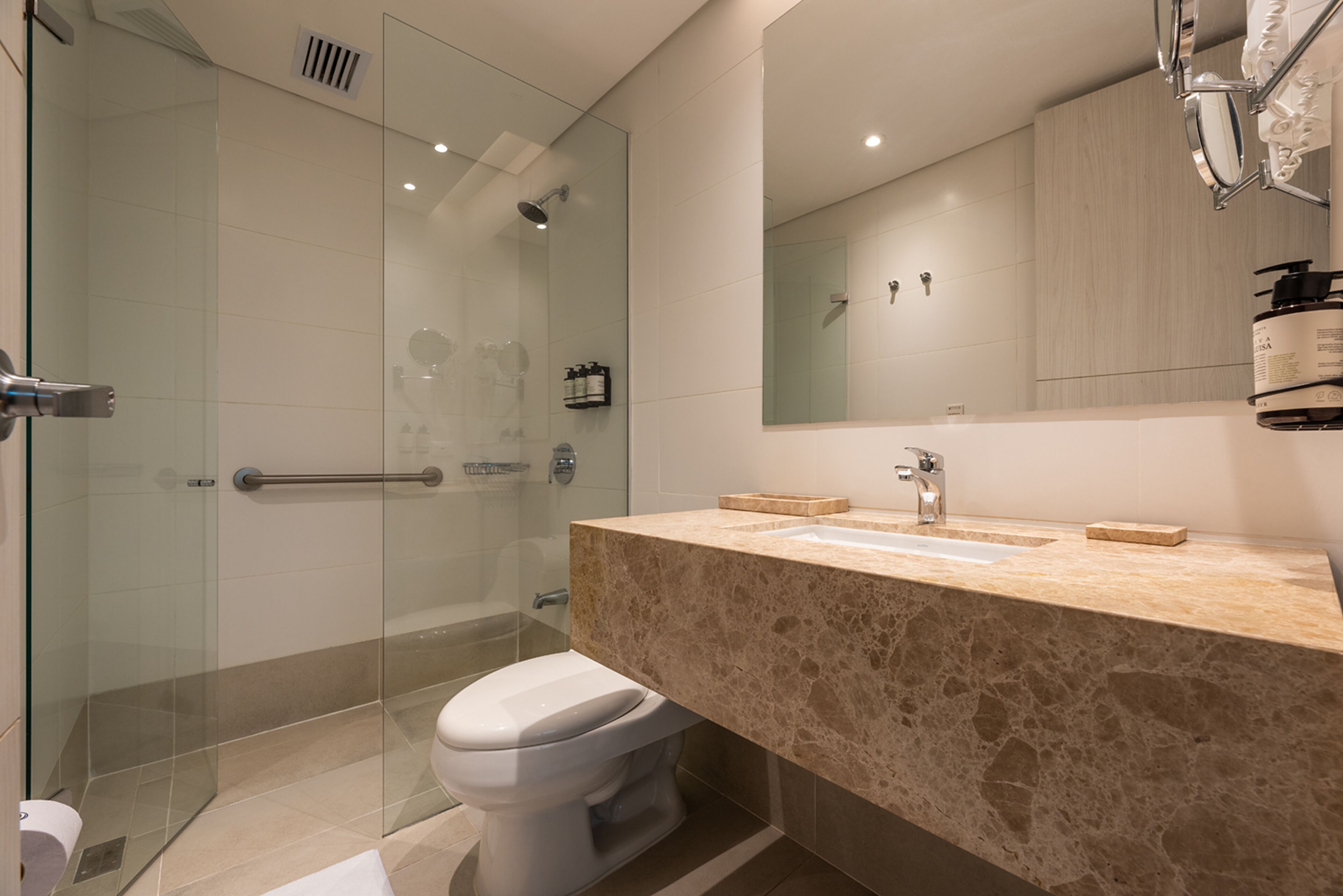 standard room, 2 single beds | bathroom | shower, rainfall showerhead, free toiletries, towels