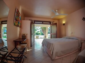 Standard-Dreibettzimmer, Mehrere Betten, Nichtraucher | Schreibtisch, kostenloses WLAN, Bettwäsche