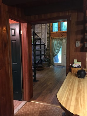 Interior - Cozy/Chic Cabin ISOLATED RETREAT! Binghamton NY (Binghamton)