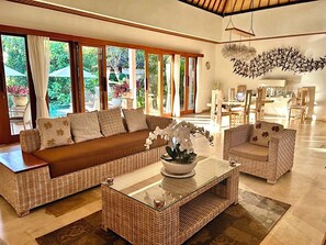 Flat-screen TV, DVD player, stereo