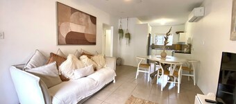 Chic Beach Central Apartment