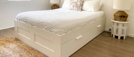 2 bedrooms, iron/ironing board, WiFi, bed sheets