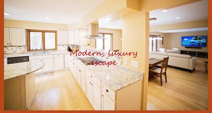 Luxurious Estate by Brown County (40+ Private Acres And A Pond); Great Amenities