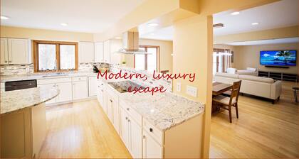 Luxurious Estate by Brown County (40+ Private Acres And A Pond); Great Amenities