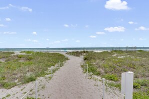 Beach nearby, sun loungers, beach towels - Oceanfront Condo, Family Friendly Close To Orlando Attractions (Cocoa Beach)