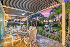 Outdoor dining - The Sun Dial | Waterfront Home on Siesta Key w/ Private Pool & Large Backyard, Close to Beach! (Siesta Key)
