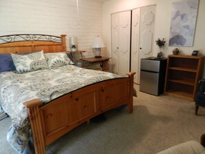 1 bedroom, desk, free WiFi, bed sheets