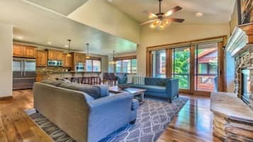 Smart TV, chimenea, videojuegos y reproductor de DVD