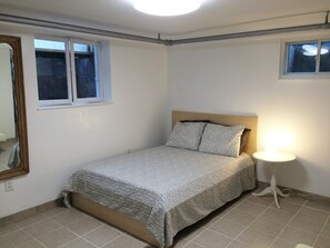 1 室のベッドルーム、アイロン / アイロン台、WiFi (無料)、ベッドシーツ