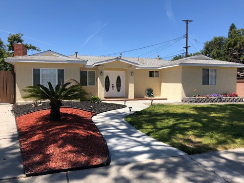 Nice and comfort 3/2 house 10 minutes to Disneyland or Knotts