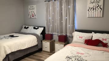 3 slaapkamers, een strijkplank/strijkijzer, gratis wifi, beddengoed