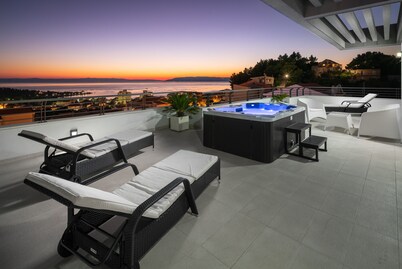 Luxury Villa Palladium in the Center with *Heated Pool, *Penthouse and *Jacuzzi