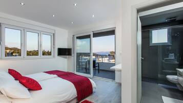 4 Schlafzimmer, Zimmersafe, Schreibtisch, Bügeleisen/Bügelbrett