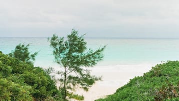Beach nearby, sun loungers, beach towels