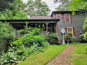 Exterior - 'BEARADISE CHALET' UNIQUE Secluded Retreat Estate (WHO'LD GUESS IT'S IN TOWN?) (Dahlonega)