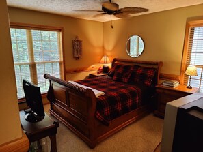 4 bedrooms, iron/ironing board, free WiFi, bed sheets