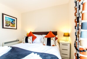 1 bedroom, iron/ironing board, travel crib, free WiFi - Under Edinburgh Castle (Edinburgh)