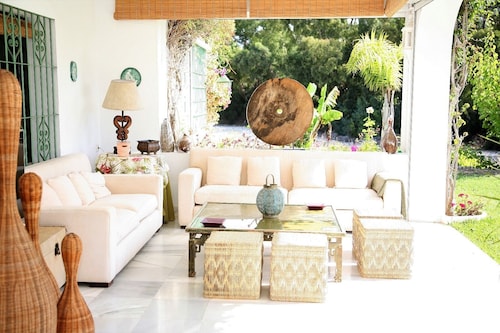 Kaunis talo Guadalmina Bajassa, näkymä joelle ja golfille 800 metrin päässä rannasta