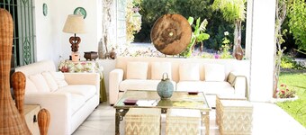 Beautiful house in Guadalmina Baja, overlooking the river and golf 800m from the beach