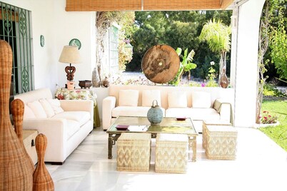 Beautiful house in Guadalmina Baja, overlooking the river and golf 800m from the beach