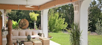 Beautiful house in Guadalmina Baja, overlooking the river and golf 800m from the beach