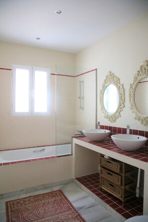 Combined shower/tub, hair dryer, towels, soap