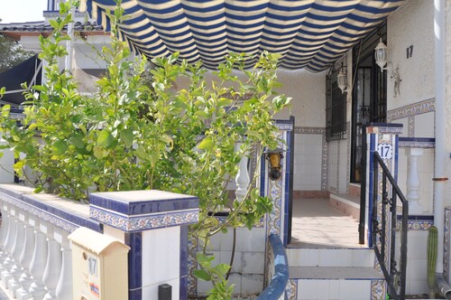 Bungalow in Guardamar del Segura / Urbanization El Moncayo / Pool / Beach