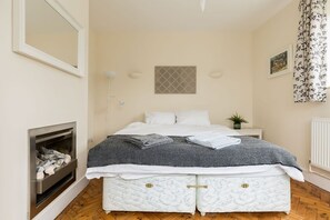 9 bedrooms, iron/ironing board, travel cot, free WiFi