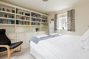 9 bedrooms, iron/ironing board, travel cot, free WiFi