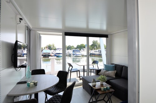 Cozy floating Boatlodge, Ateena, 4 henkilöä, 2 makuuhuonetta Maastricht