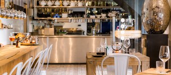 Coqueto flotante Boatlodge, Atenas, 4 personas, 2 dormitorios Maastricht