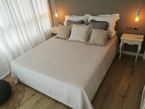 2 habitaciones, tabla de planchar con plancha y wifi gratis 