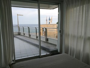 2 室のベッドルーム、アイロン / アイロン台、WiFi (無料)、ベッドシーツ