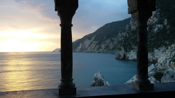 A coastal view with a stone balustrade framing the scene. - Apartment between lemon and olive trees with sea view CITRA code 011015-LT-0925 (La Spezia)