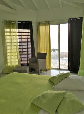 4 habitaciones, tabla de planchar con plancha, wifi y ropa de cama