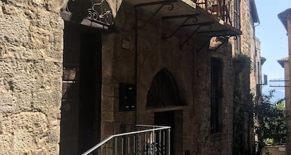 Highly Rated - Stylish, self-contained apartment in central Todi