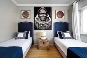 2 Schlafzimmer, Schreibtisch, Bügeleisen/Bügelbrett, Reisekinderbett