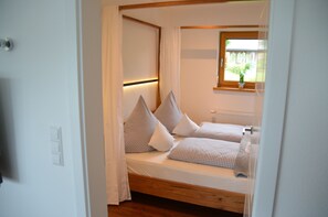 2 bedrooms, free WiFi, bed sheets - Charming vacation home with Allgäu panorama & Oberstaufen PLUS - for 6 people (Oberstaufen- Eibele)