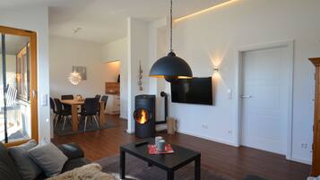 Smart TV, fireplace, stereo